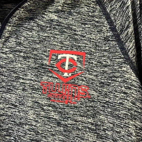 Minnesota Twins Under Armour pull over - Picture 2 of 6